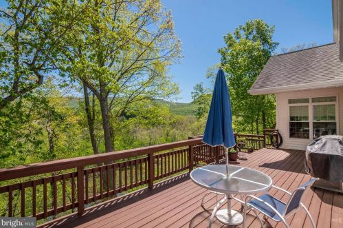 160 Manor Dr, Edinburg VA  22824-3579 exterior