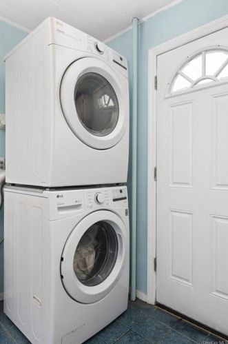 221-13 91st Rd, Jamaica NY  11421-2723 exterior