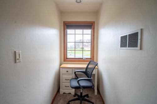 1300 Westbury Ct, Manitowoc WI  54220-8756 exterior