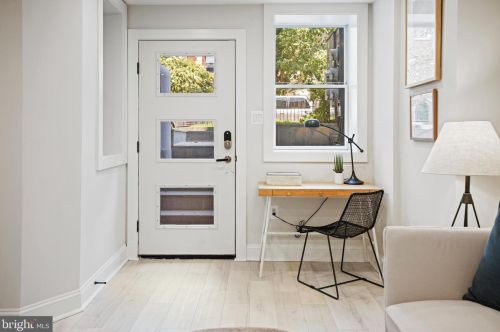 1318 Kenyon St, Washington, DC 20010-2306