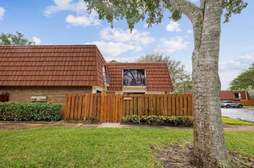 3014 San Clara Dr, Delray Beach FL  33445-5426 exterior