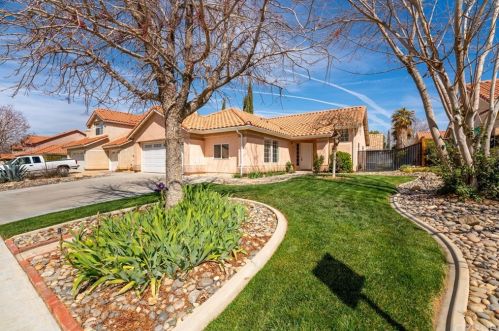 42424 Butterscotch Ln, Lancaster, CA 93536-4433
