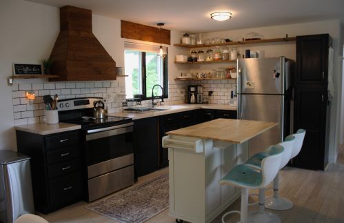 25 Fox Run Rd, Hinsdale NH  03451-2410 exterior