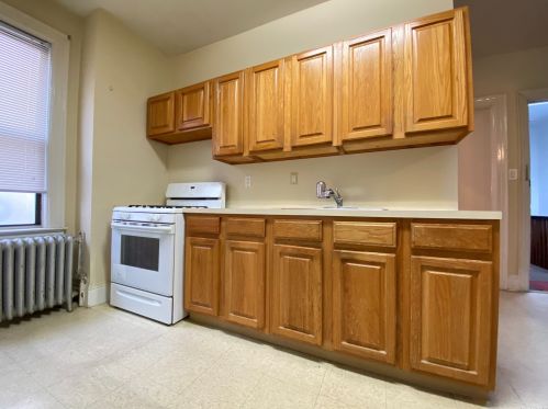 25-11 42nd St, Long Island City, NY 11103-1026