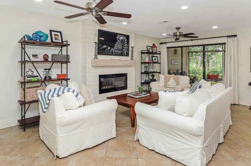 551 Augusta Dr, Destin, FL 32550-4560