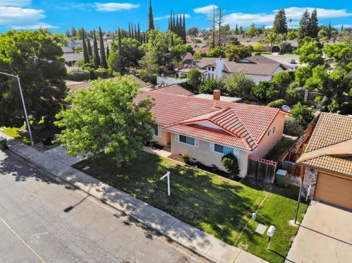 661 Hillsdale Dr, Turlock CA  95382-0515 exterior