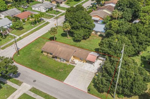 2714 Rhode Island Ave, Fort Pierce FL  34947-4776 exterior