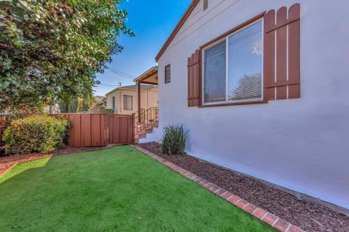 1244 106th Ave, Oakland CA  94603-3814 exterior