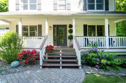 215 Mineral Springs Rd, Highland Mills, NY 10930-6320