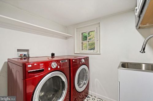 13188 Loyalty Rd, Leesburg VA  20176-6112 exterior