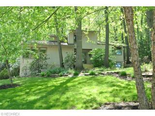 960 Kingswood Dr, Akron, OH 44313-5919