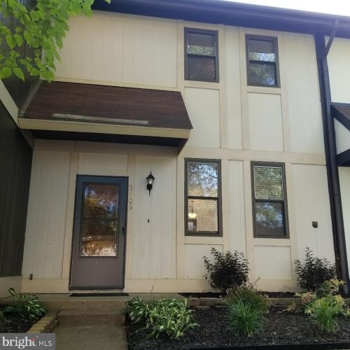5405 Crossrail Dr, Springfield VA  22015-1812 exterior