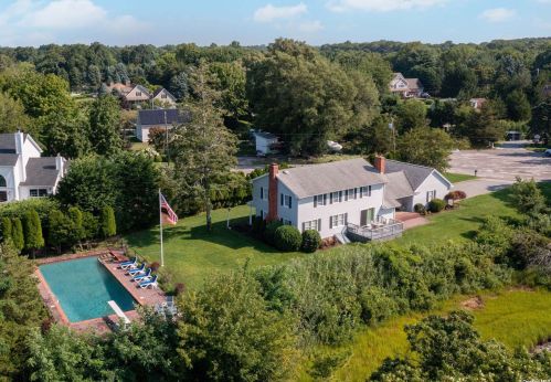 3500 Beebe Dr, Nassau Point, NY 11935-2140