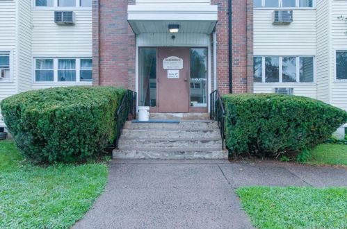 20 Thompson Rd, Manchester CT  06040-2654 exterior