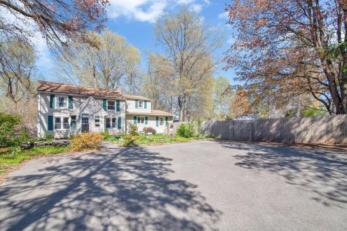 46 Street Ave, Chicopee, MA 01013-3461