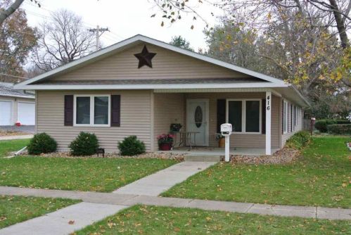 416 10th St, Osage, IA 50461-1535