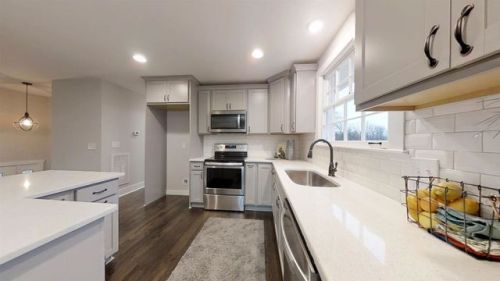 228 Lakeside Park Dr, Hendersonville, TN 37075-4417