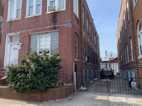 89-24 146th St, Jamaica, NY 11435-3469