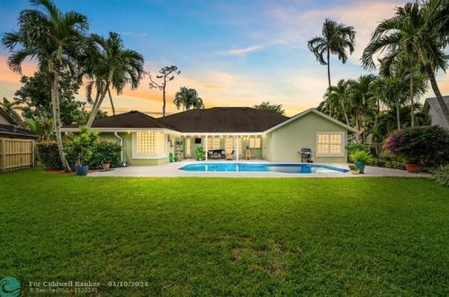 342 Knotty Wood Ln, West Palm Beach FL  33414-7807 exterior