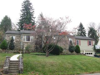 15 Lynwood Ave, Easton, PA 18045-2709