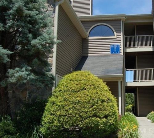 17 Lear Ct, East Brunswick NJ  08816-1863 exterior