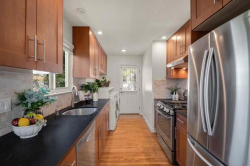 300 Sobrato Dr, Campbell CA  95008-3919 exterior