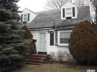 490 Clinton Ave, North Lindenhurst, NY 11757-3405