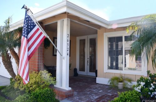 26324 Long Oak Dr, Santa Clarita, CA 91321-1327