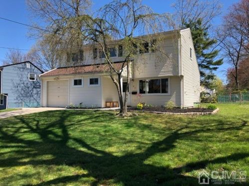 20 Bush Pkwy, East Brunswick, NJ 08816-2207