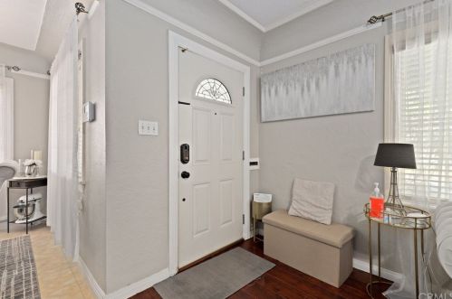 6035 Falcon Ave, Long Beach, CA 90805-3648