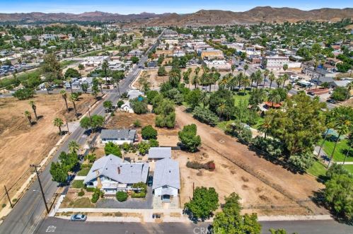 228 Spring St, Lake Elsinore CA  92530-4103 exterior