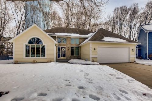 1252 Bucher Ave, Saint Paul, MN 55126-8602