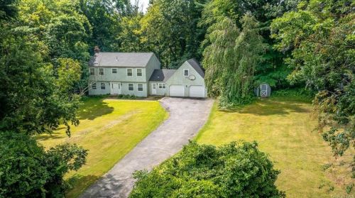 71 Nathan Hale Dr, Stormville, NY 12582-5622