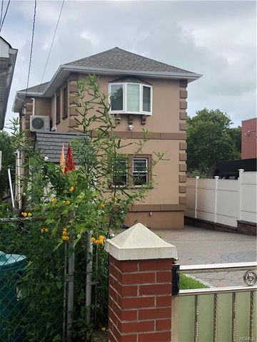 2546 Hering Ave, Bronx, NY 10469-5302