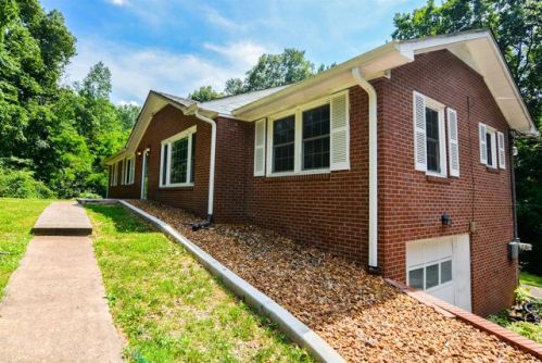 1656 Eastern Hills Dr, Clarksville, TN 37043-4557