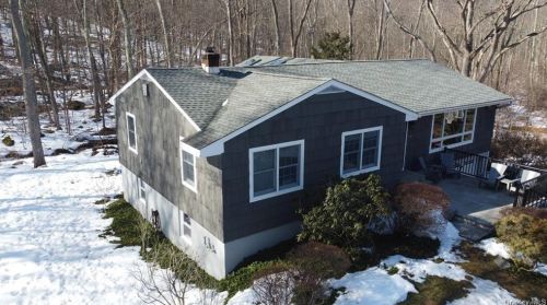 159 Lake Shore Rd, Tompkins Corners, NY 10579-1316