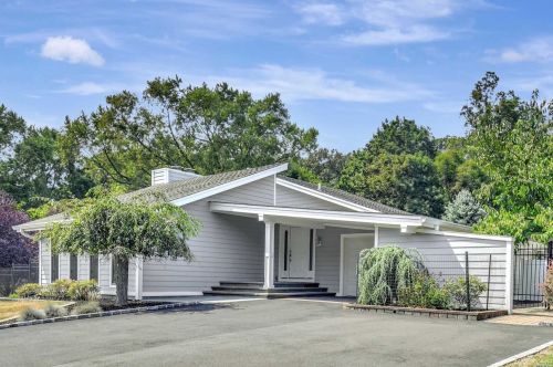 15 Kew Ct, Northport, NY 11768-1146