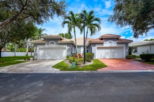 9599 Crescent View Dr, Boynton Beach, FL 33437-5927