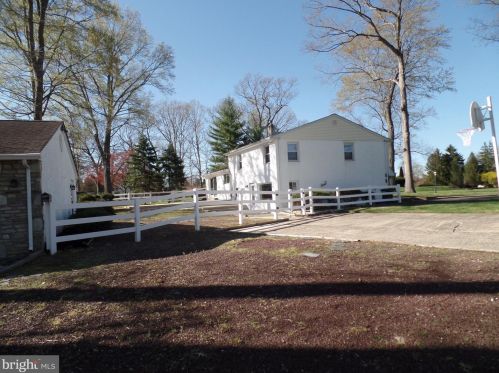 604 Beverly Rd, Southampton, PA 18966-2175