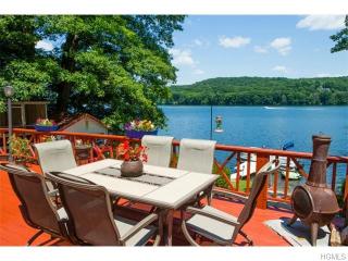 72 Lakeview Dr, Whaley Lake, NY 12531-5536
