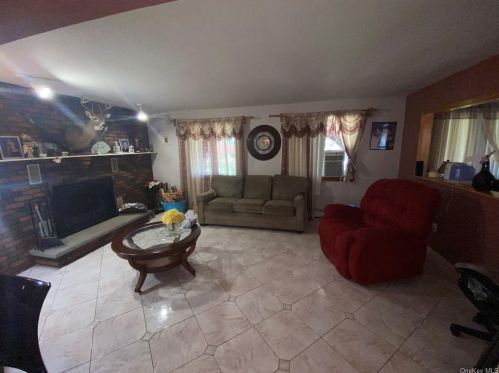 127 South St, Marlborough NY  12542-5630 exterior