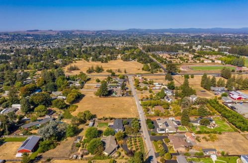 2294 Chester Dr, Penngrove CA  94951-9529 exterior