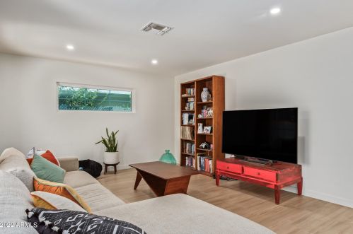 3010 18th Ave, Phoenix AZ  85015-6121 exterior