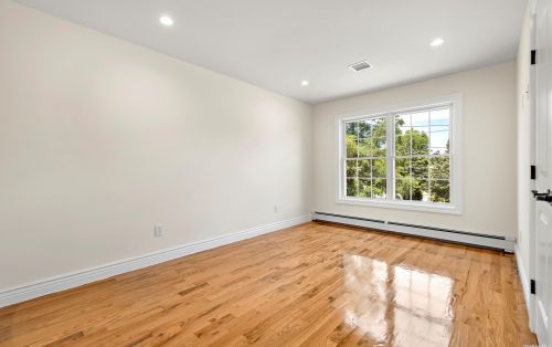 264 Lincoln Ave, Roosevelt, NY 11575-1817