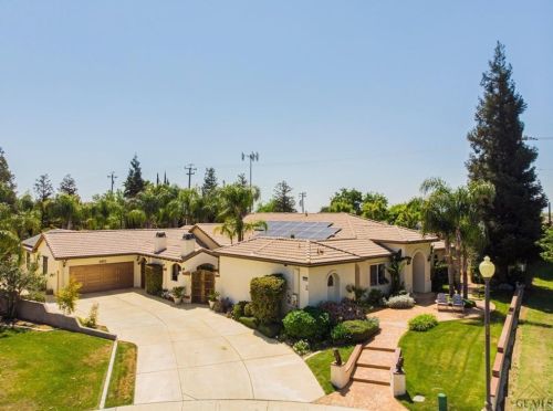 12811 Moss Landing Dr, Bakersfield, CA 93311-5106
