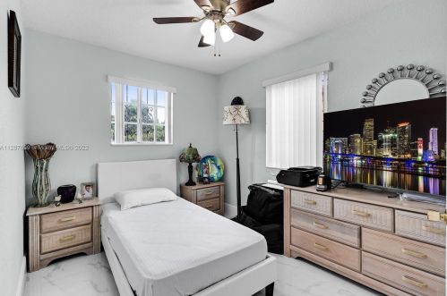 2637 9th Ct, Hialeah FL  33010-1223 exterior