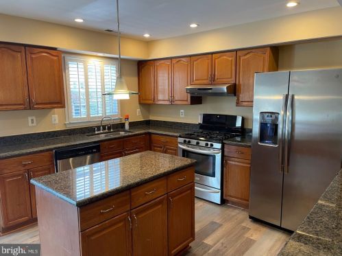 8845 Eagle Rock Ln, Springfield VA  22153-1727 exterior
