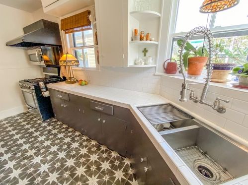 1222 Sealy St, Galveston TX 77550-3811 exterior