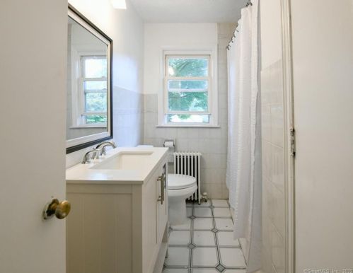 54 Henry St, Waterbury CT  06708-2608 exterior