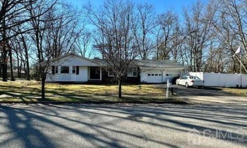 61 Mitchell Ave, East Brunswick, NJ 08816-1235